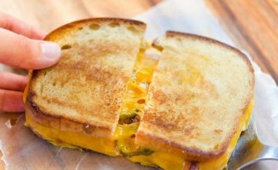 Bacon Cheddar Jalapeno Grilled Cheese Sandwich